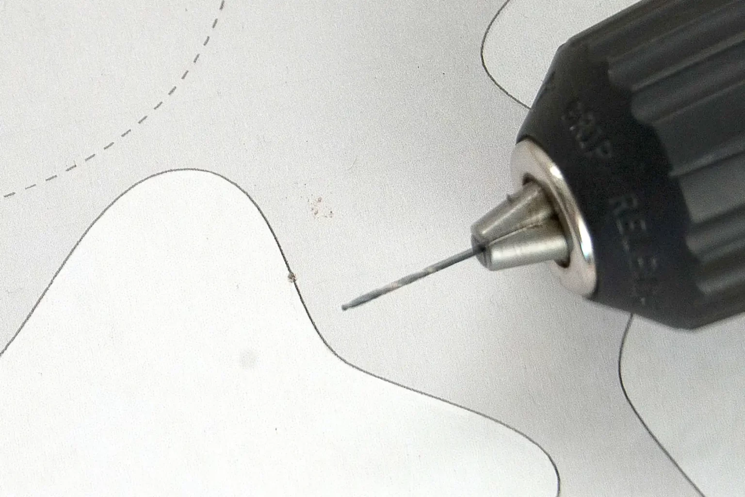 15-04a-rostige-kuehe-deko-laubsaege-dekupiersaege-vorlage-saegeblattdurchfuehrungen-bohren