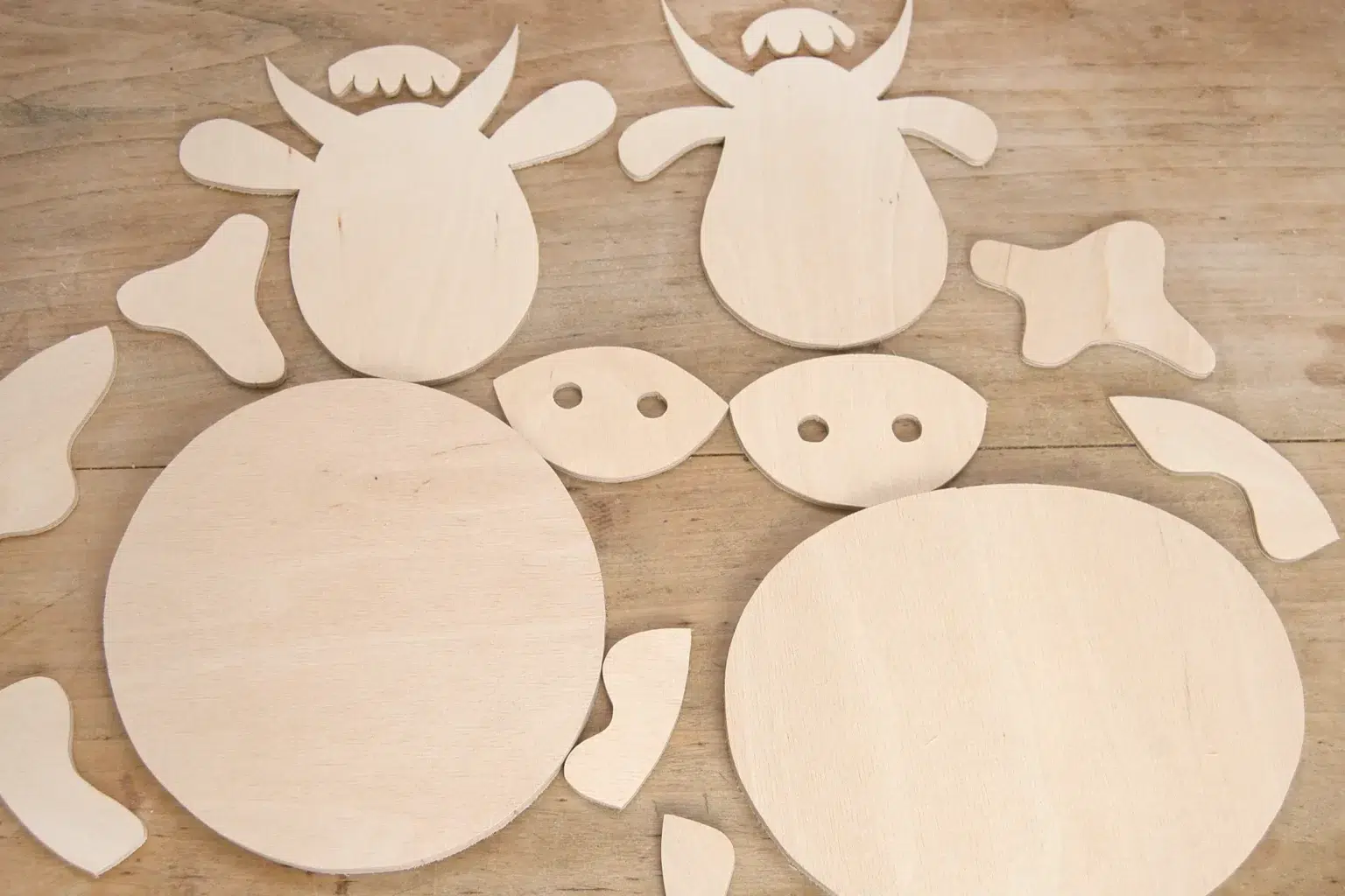 15-04b-rostige-kuehe-deko-laubsaege-dekupiersaege-vorlage-details-aussaegen-innenschnitte