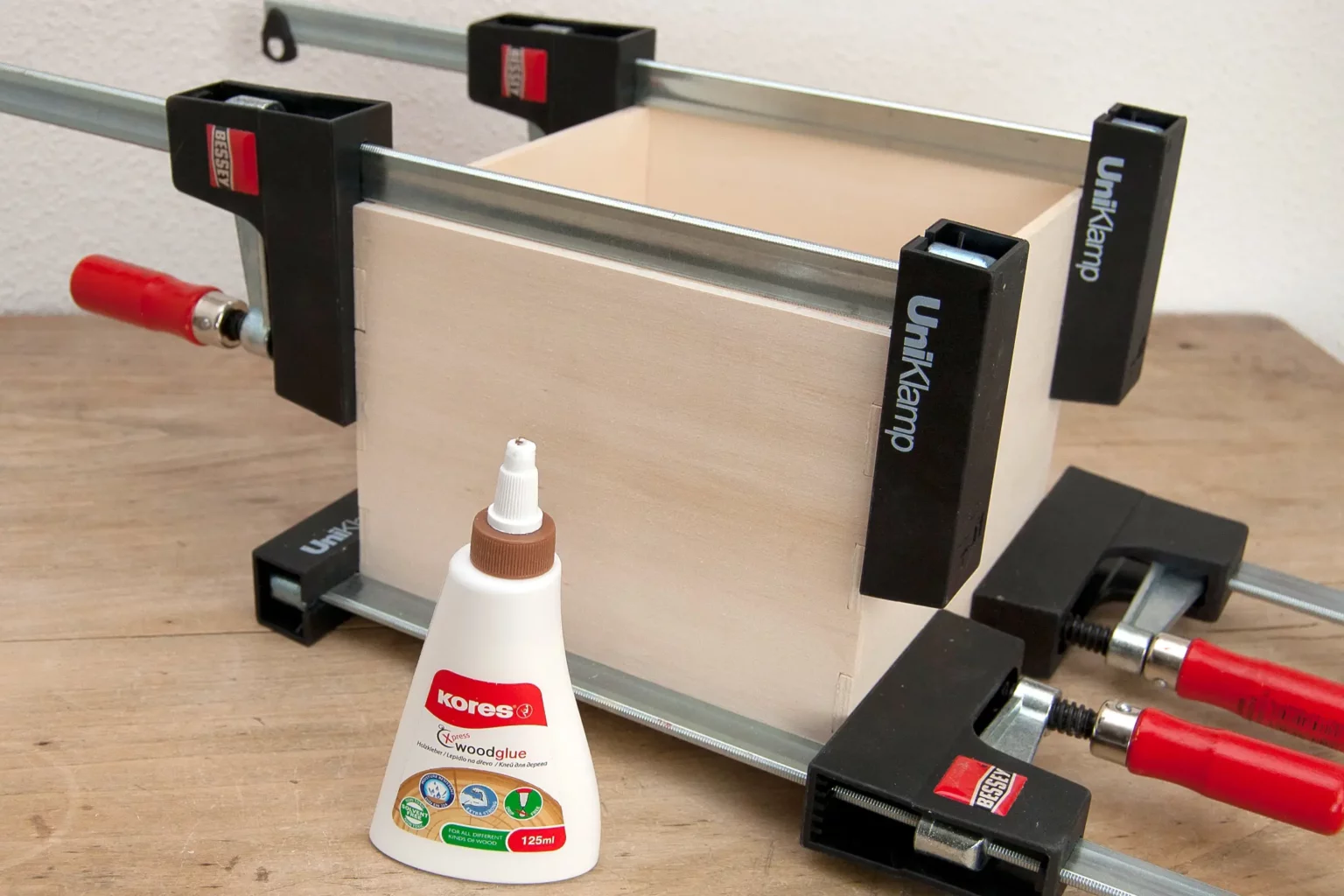 15-05-reise-in-die-toskana-boxen-laubsaege-dekupiersaege-vorlage-bodenplatte-seitenteile-verleimen-verspannen