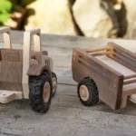 15-titel-02-traktor-mit-anhaenger-spielzeug-laubsaege-dekupiersaege-vorlage