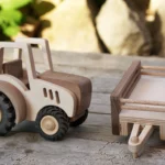 15-titel-03-traktor-mit-anhaenger-spielzeug-laubsaege-dekupiersaege-vorlage