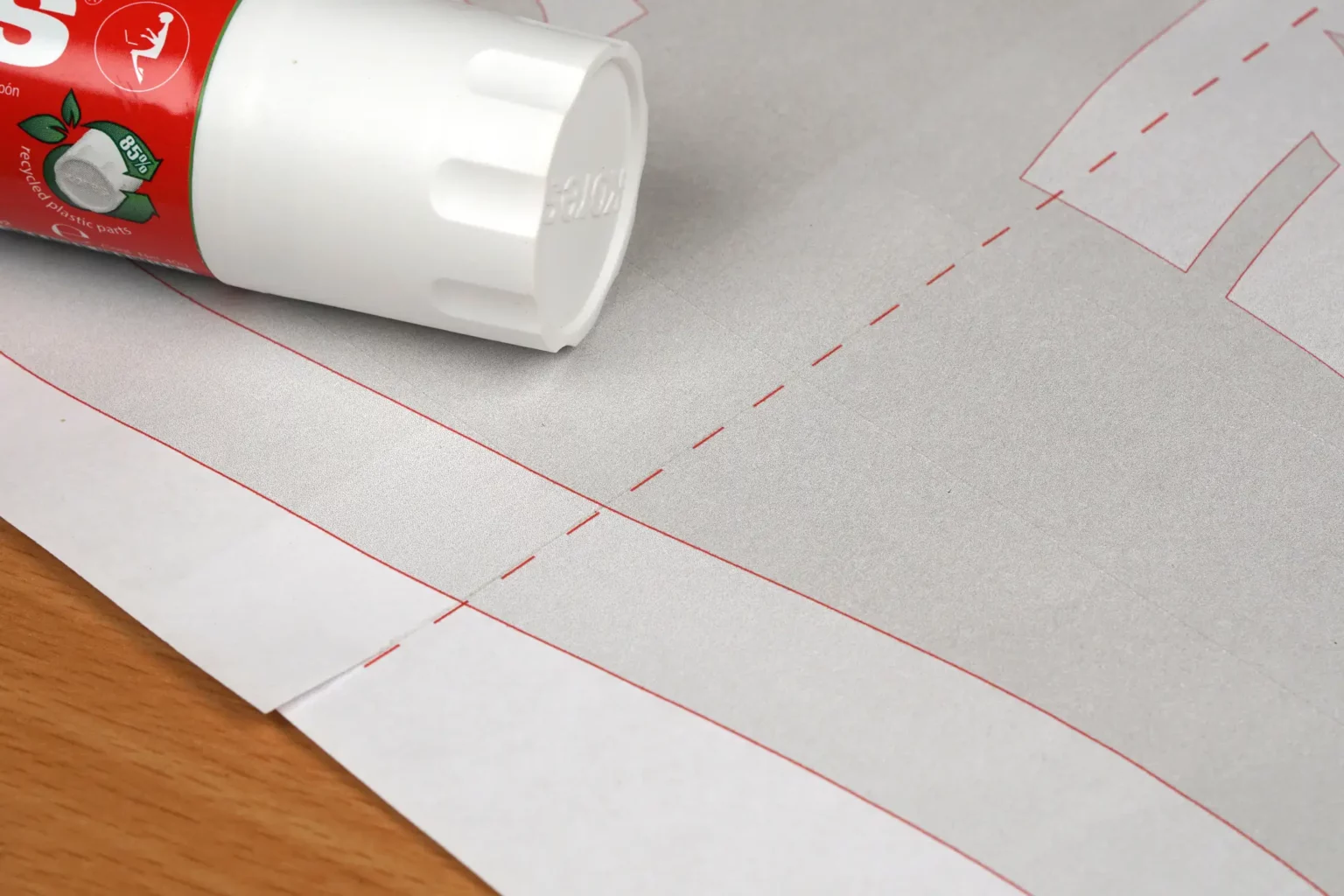 16-02-ritterspiele-spielzeuge-kinder-laubsaege-dekupiersaege-vorlage-zusammenkleben-gestrichelte-linie