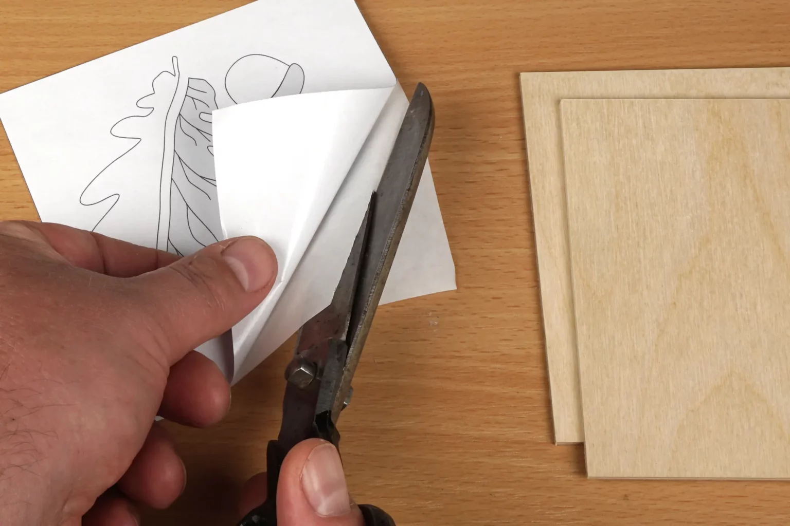 16-03-garderobenhaken-deko-laubsaege-dekupiersaege-vorlage-selbstklebendes-vorlagenpapier-ecke-abschneiden-fuer-brandmalarbeiten