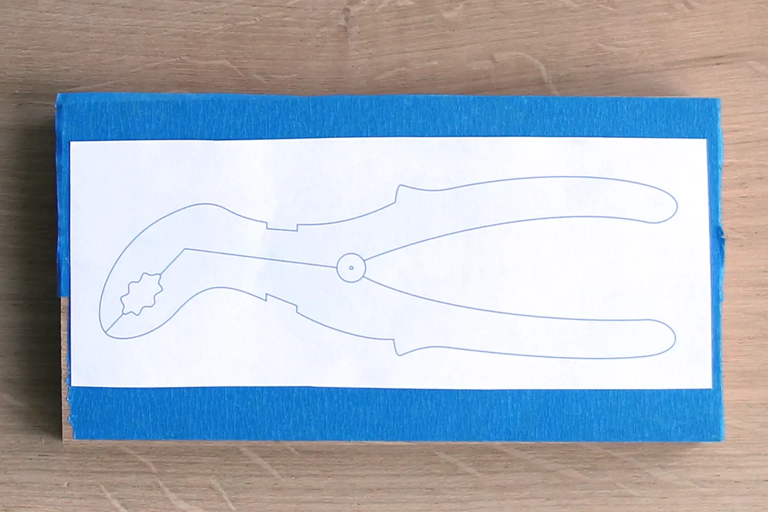 16-03-klammerwerkzeuge-deko-laubsaege-dekupiersaege-vorlage-vorlagenpapier-aufkleben-massivholz