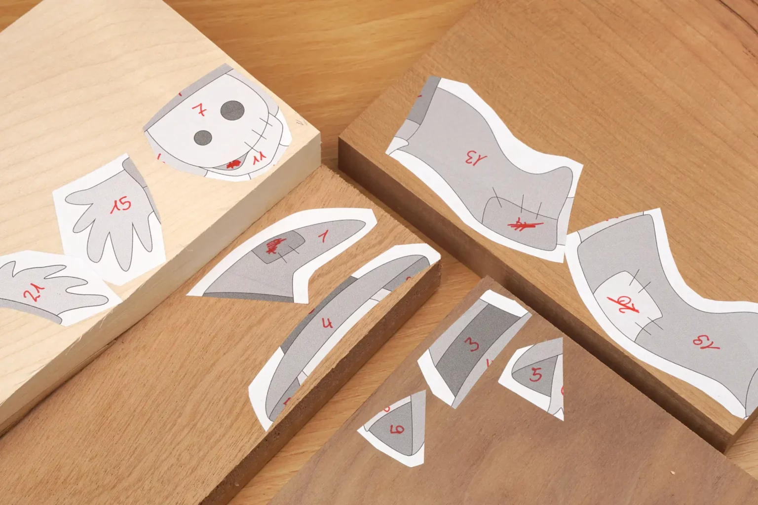 16-04-vogelscheuche-intarsie-deko-laubsaege-dekupiersaege-volage-aufkleben-verschiedene-materialstaerken-massivholz