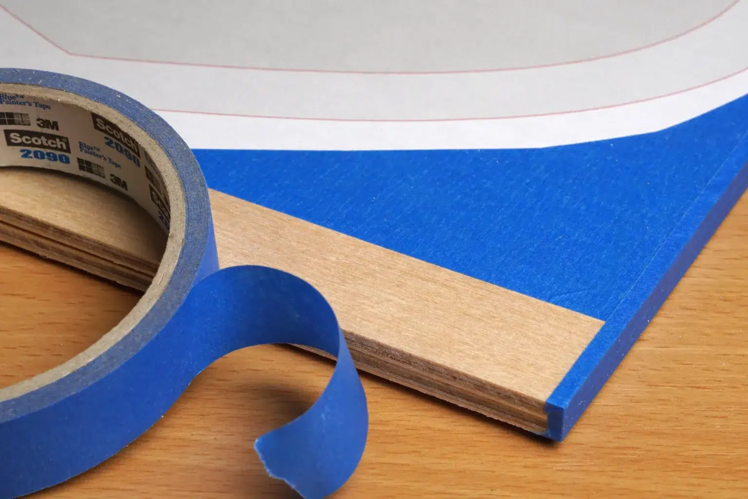 16-04b-ritterspiele-spielzeuge-kinder-laubsaege-dekupiersaege-vorlage-sperrholzplatten-blue-tape-stapel-fixieren-kanten