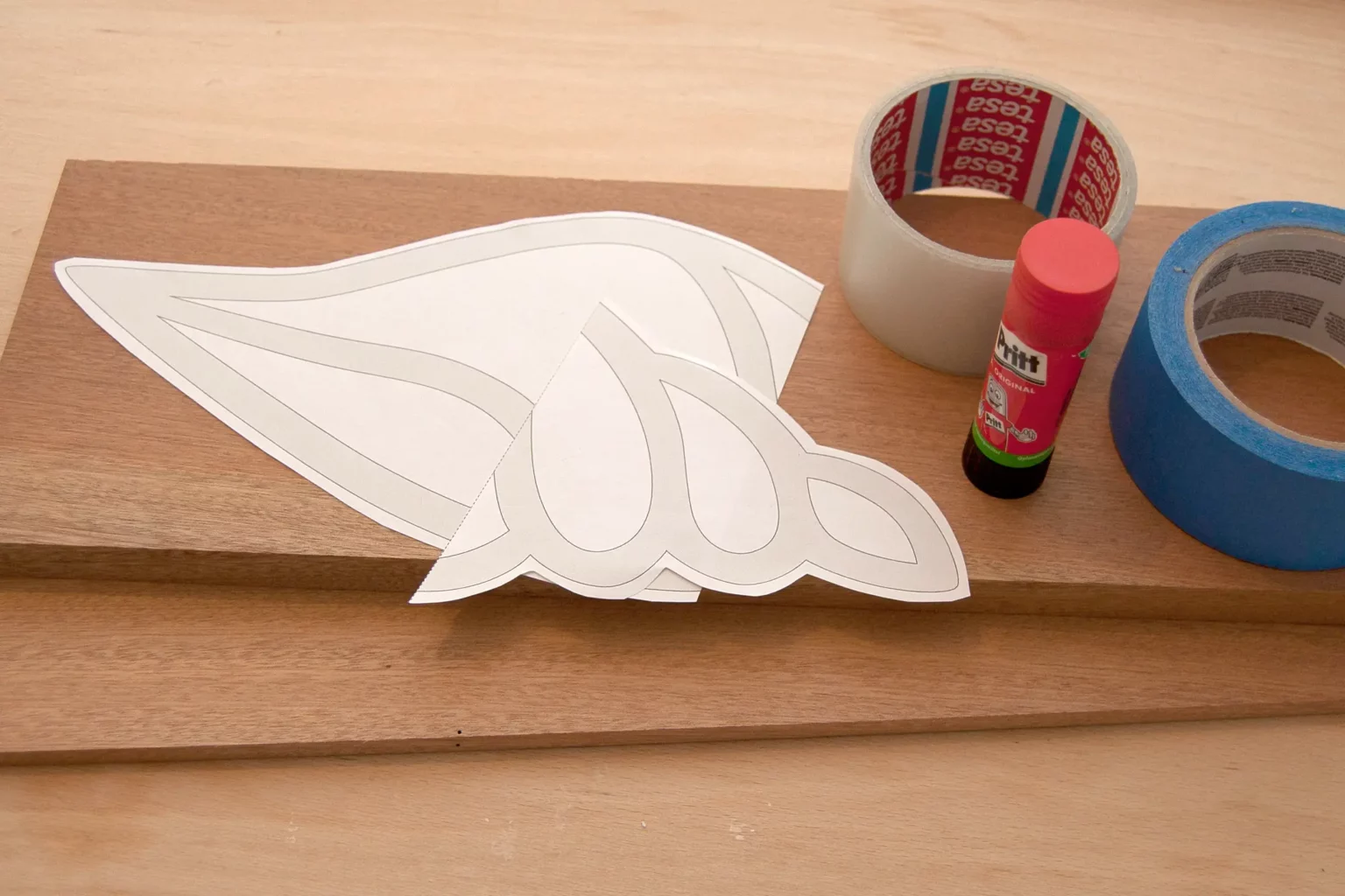 11-01-muschelschale-deko-laubsaege-dekupiersaege-vorlage-massivholz-vorlage-kopieren-zuschneiden-blue-tape-klebeband