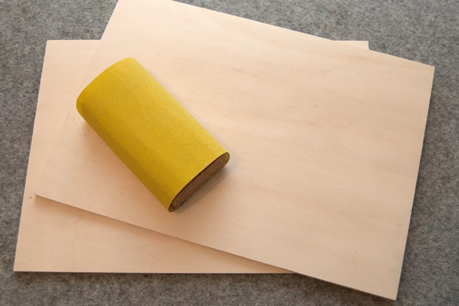 11-01-safari-tour-deko-laubsaege-dekupiersaege-vorlage-sperrholz-oberflaeche-schleifen-glaetten-schleifpapier