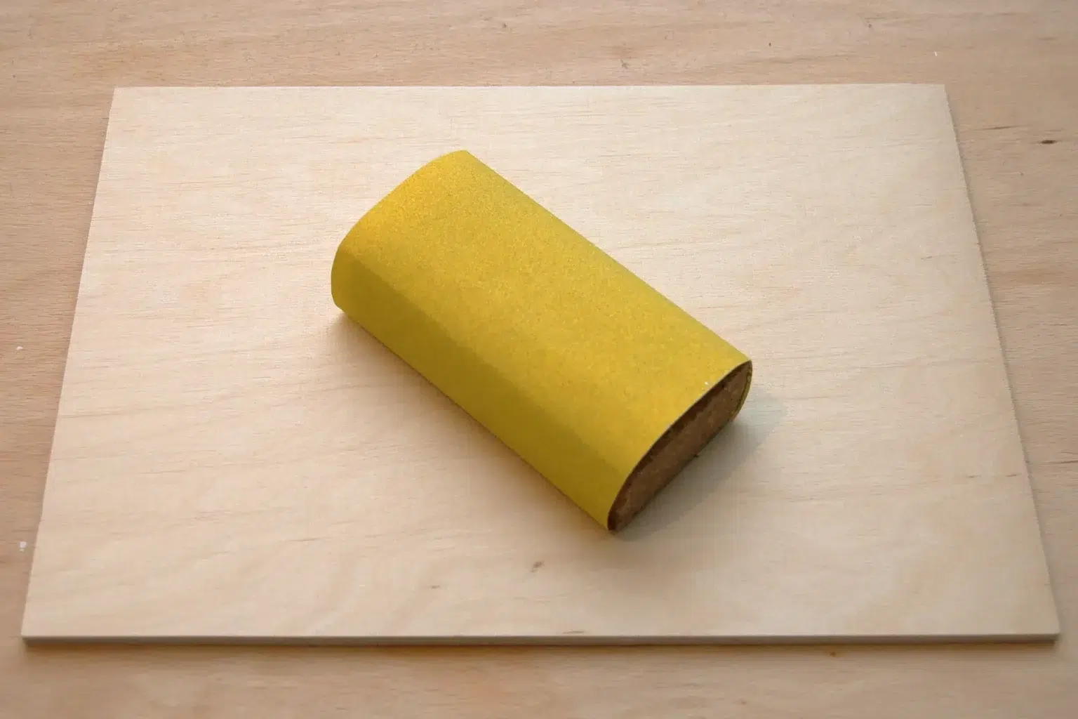 11-01a-juwelen-der-luefte-kolibri-blumenstecker-laubsaege-dekupiersaege-vorlage-sperrholz-oberflaeche-glaetten