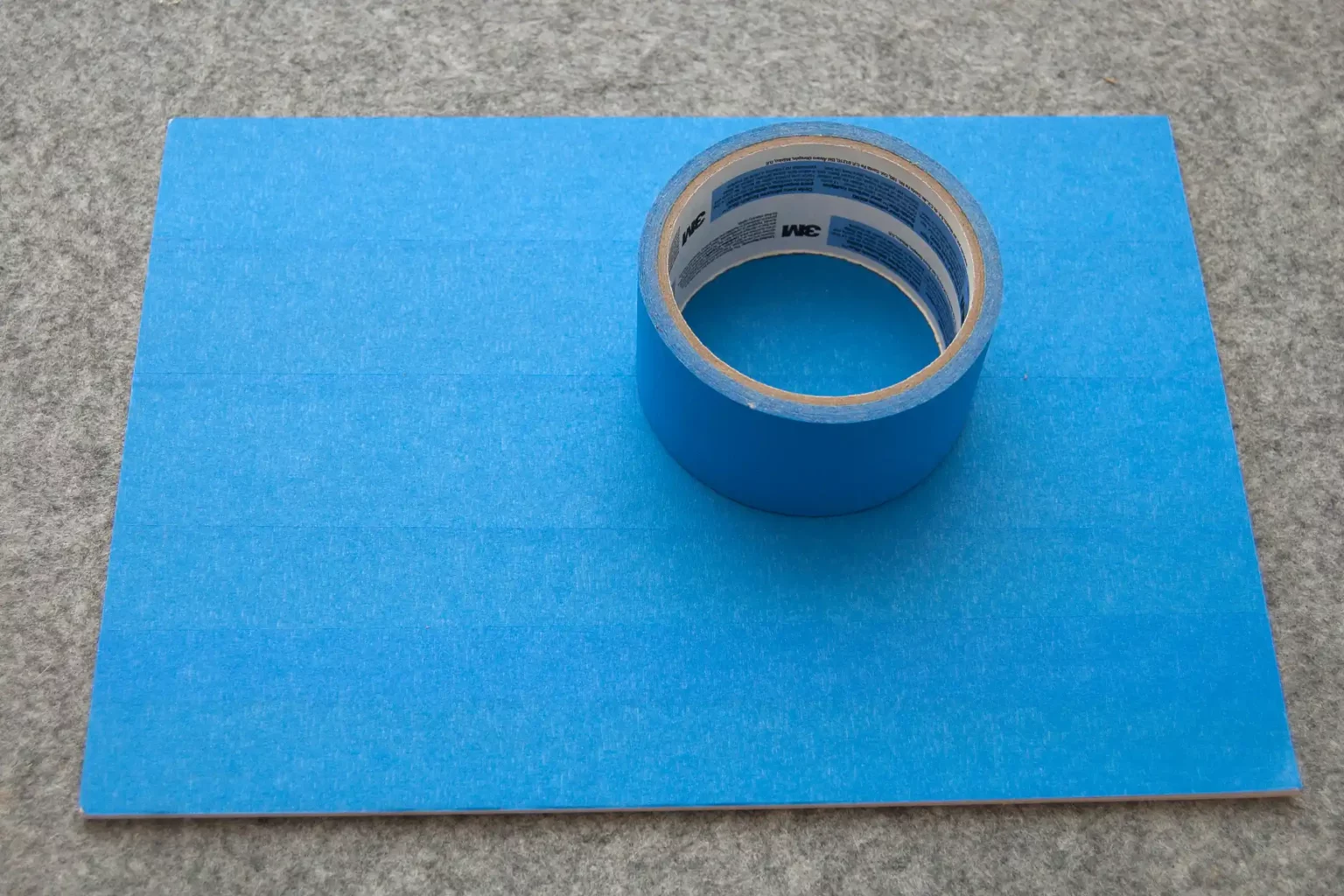 11-02-safari-tour-deko-laubsaege-dekupiersaege-vorlage-sperrholz-oberflaeche-blue-tape-bekleben