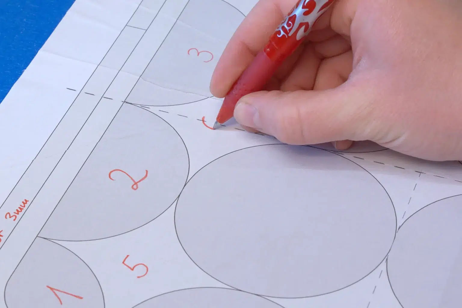 11-02-tablett-laubsaege-dekupiersaege-vorlage-teile-kennzeichnen-durchnummerieren