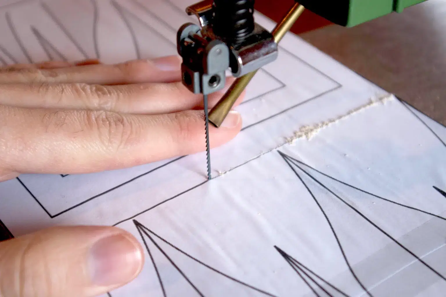 11-03-urlaubserinnerungen-fotorahmen-deko-laubsaege-dekupiersaege-vorlage-aussenkontur-saegen