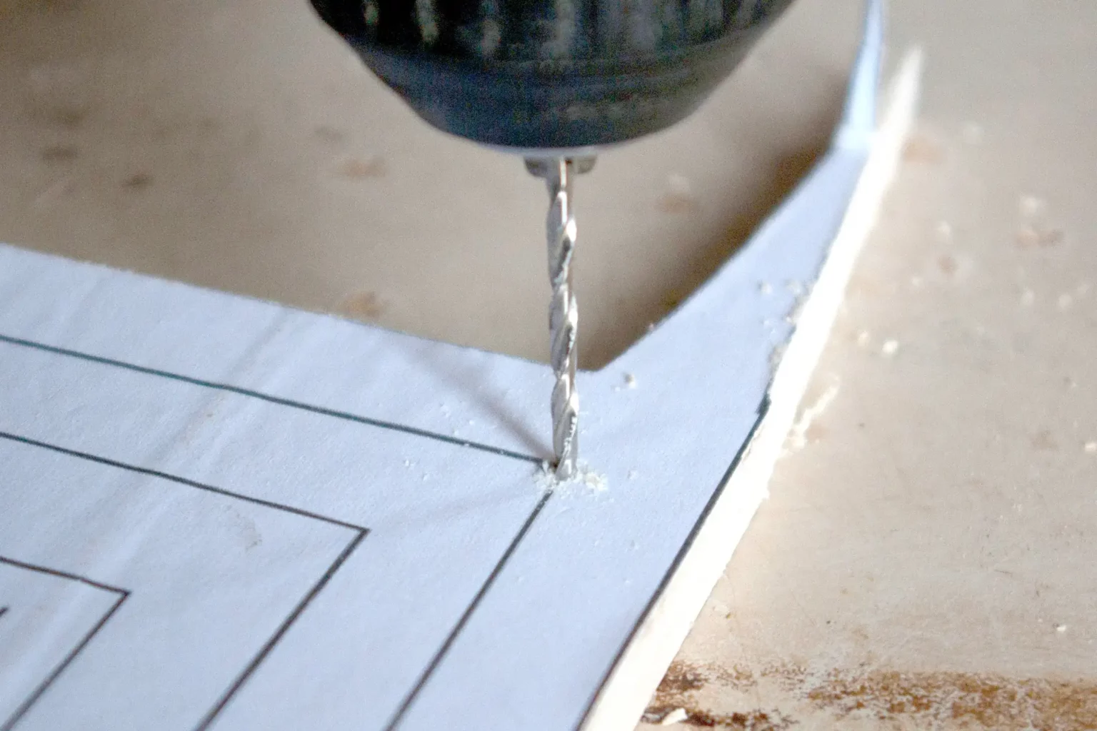 11-04-urlaubserinnerungen-fotorahmen-deko-laubsaege-dekupiersaege-vorlage-saegeblattdurchfuehrungen-bohren