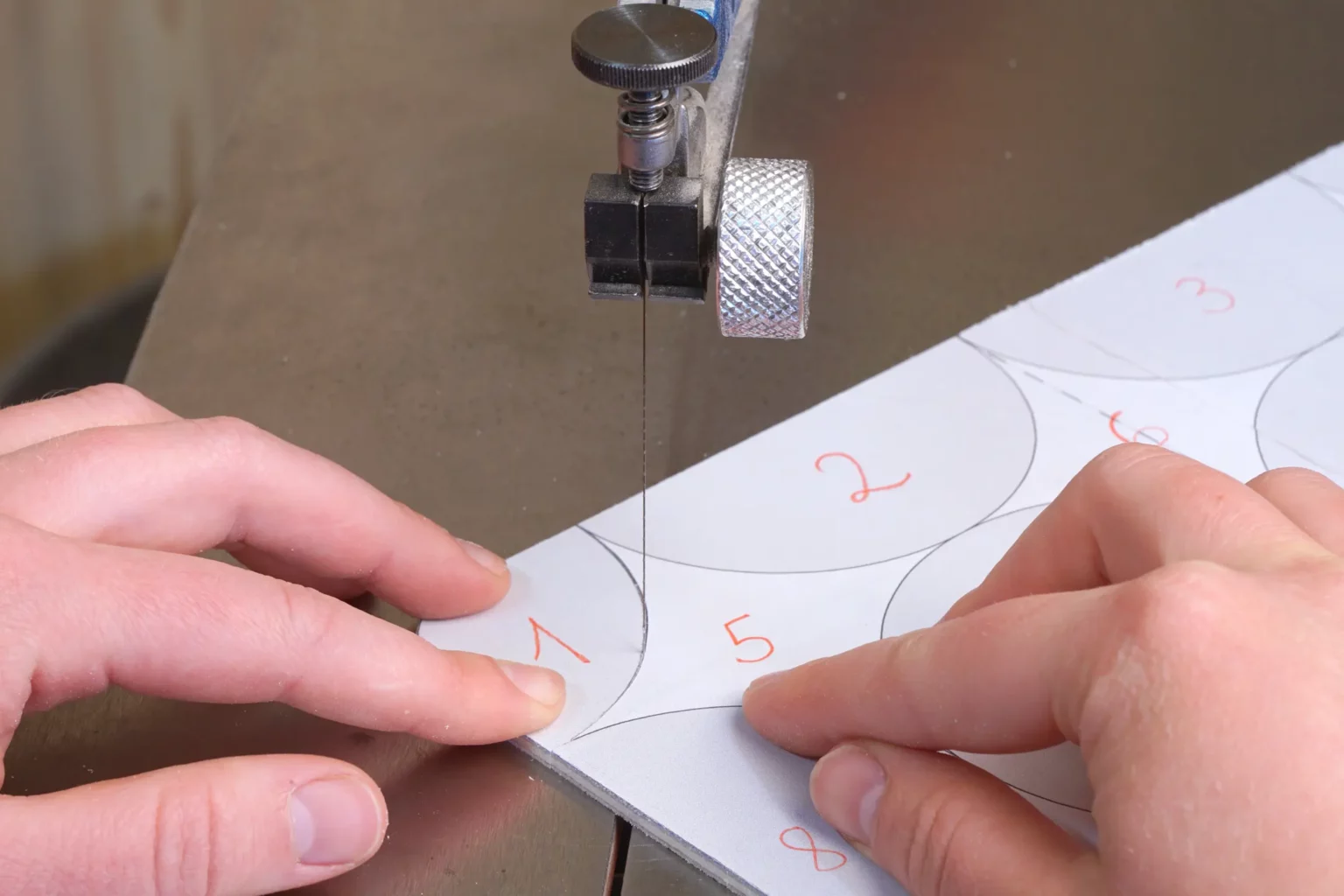 11-05-tablett-laubsaege-dekupiersaege-vorlage-dekorteile-aussaegen