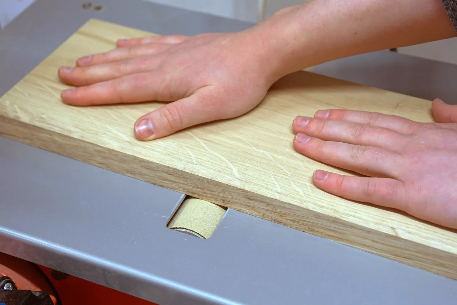 12-01-halloween-spukhaus-laubsaege-dekupiersaege-vorlage-massivholz-oberflache-glaetten