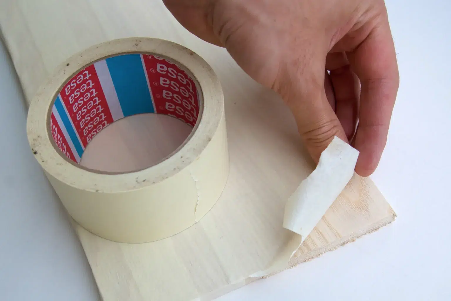 12-01-herbstwind-deko-aufsteller-laubsaege-dekupiersaege-vorlage-massivholz-oberflache-bekleben-blue-tape