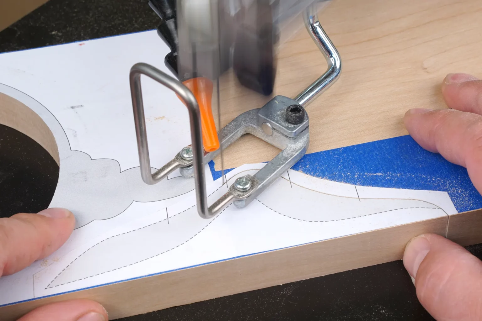 12-03-tuerharfe-deko-diy-laubsaege-dekupiersaege-vorlage-aussenkontur-vogel-saegen