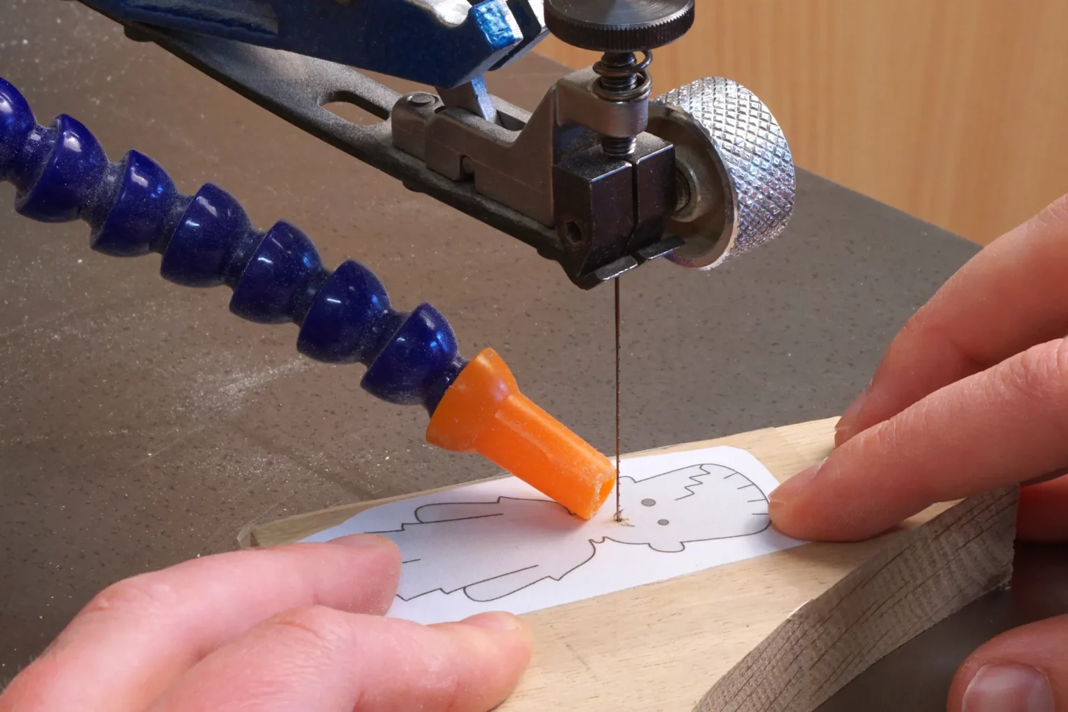 12-05-halloween-spukhaus-laubsaege-dekupiersaege-vorlage-innenschnitte-saegen