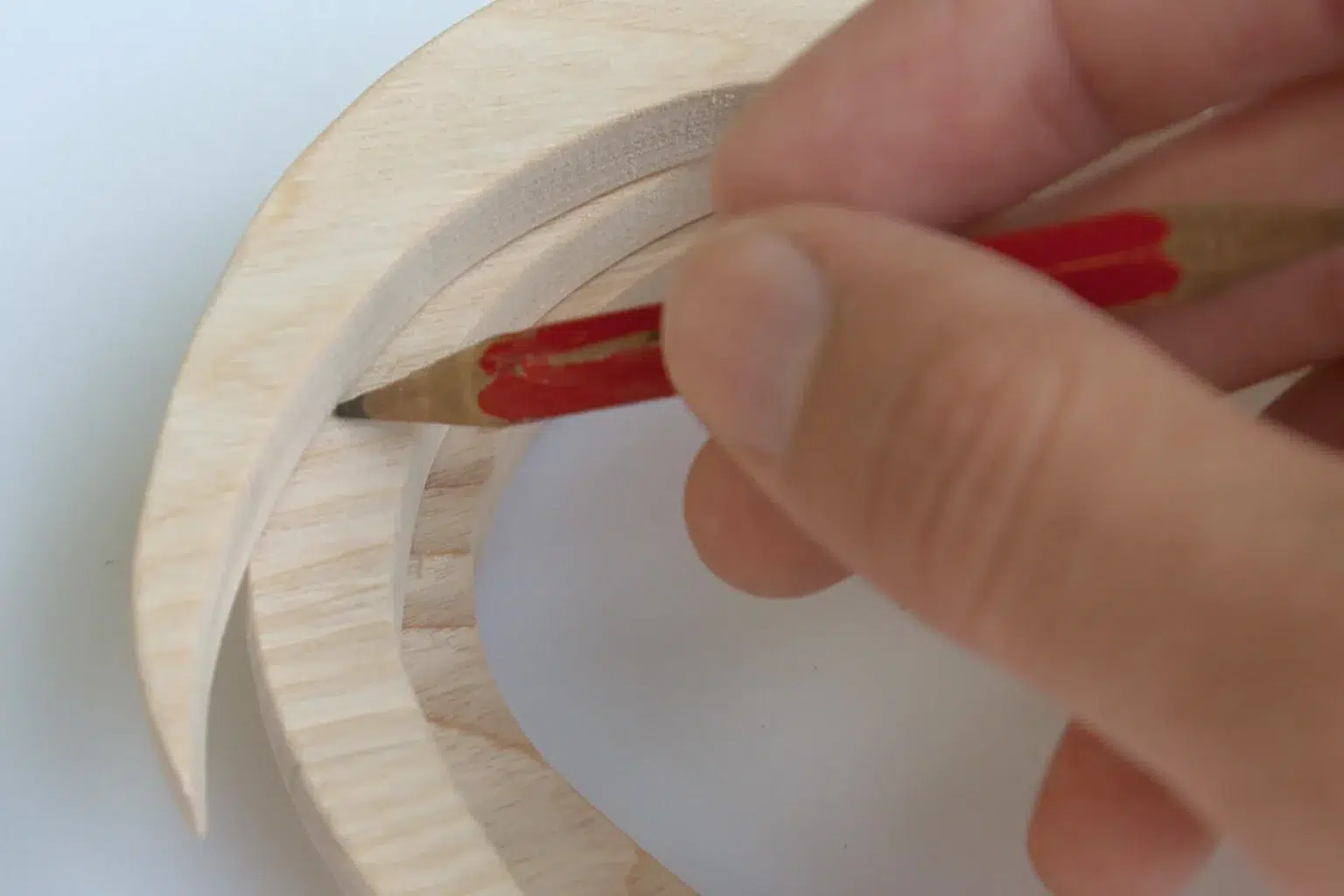 12-06-herbstwind-deko-aufsteller-laubsaege-dekupiersaege-vorlage-klebeflaechen-anzeichnen-markieren