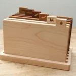 12-schlussbild-schneidebrettchen-mit-halterung-laubsaege-dekupiersaege-vorlage