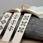 12-titel-01-gemuetliche-lesezeit-lesezeichen-daumenkeil-laubsaege-dekupiersaege-vorlage