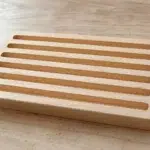 12-titel-04-schneidebrettchen-mit-halterung-laubsaege-dekupiersaege-vorlage