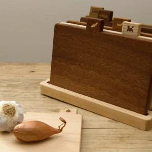 12-titel-05-schneidebrettchen-mit-halterung-laubsaege-dekupiersaege-vorlage