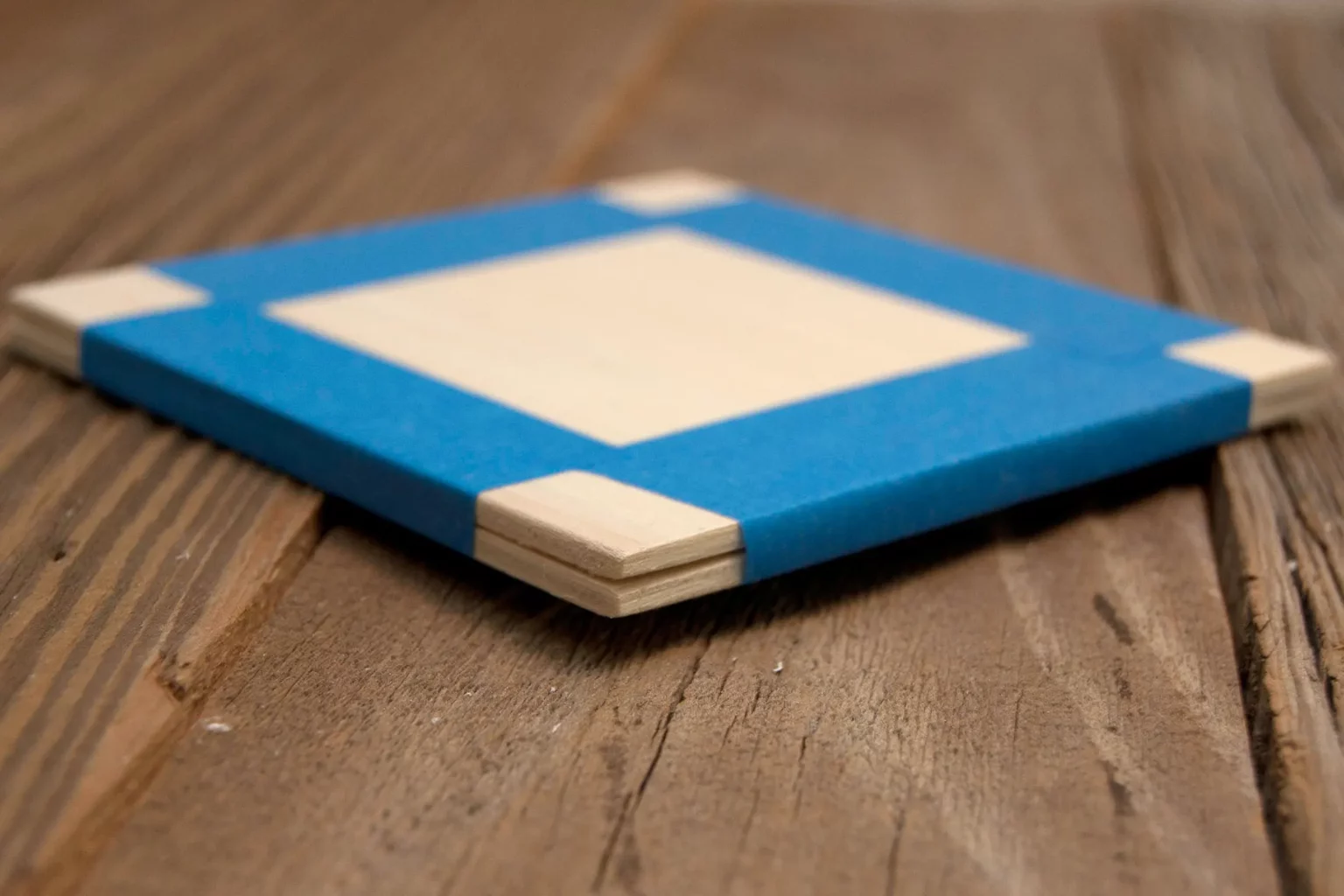 13-02-1001-nacht-weihnachten-anhaenger-laubsaege-dekupiersaege-vorlage-sperrholz-blue-tape-stapel-fixieren