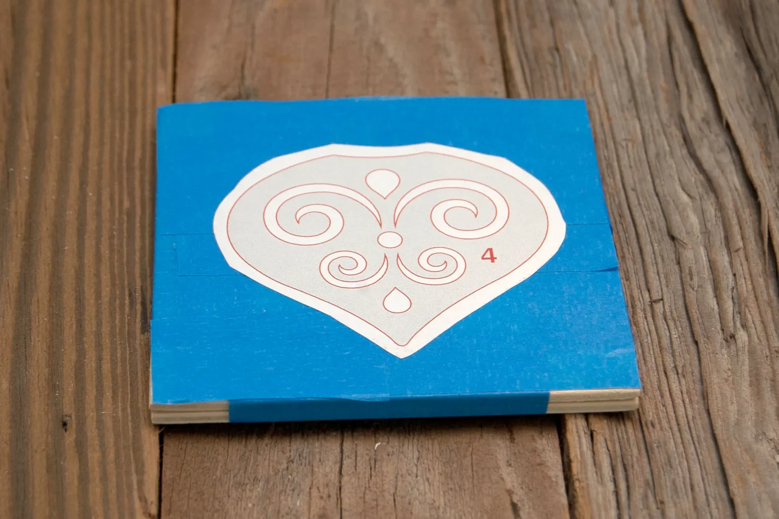 13-03-1001-nacht-weihnachten-anhaenger-laubsaege-dekupiersaege-vorlage-sperrholz-oberflaeche-blue-tape-bekleben-vorlage-aufkleben