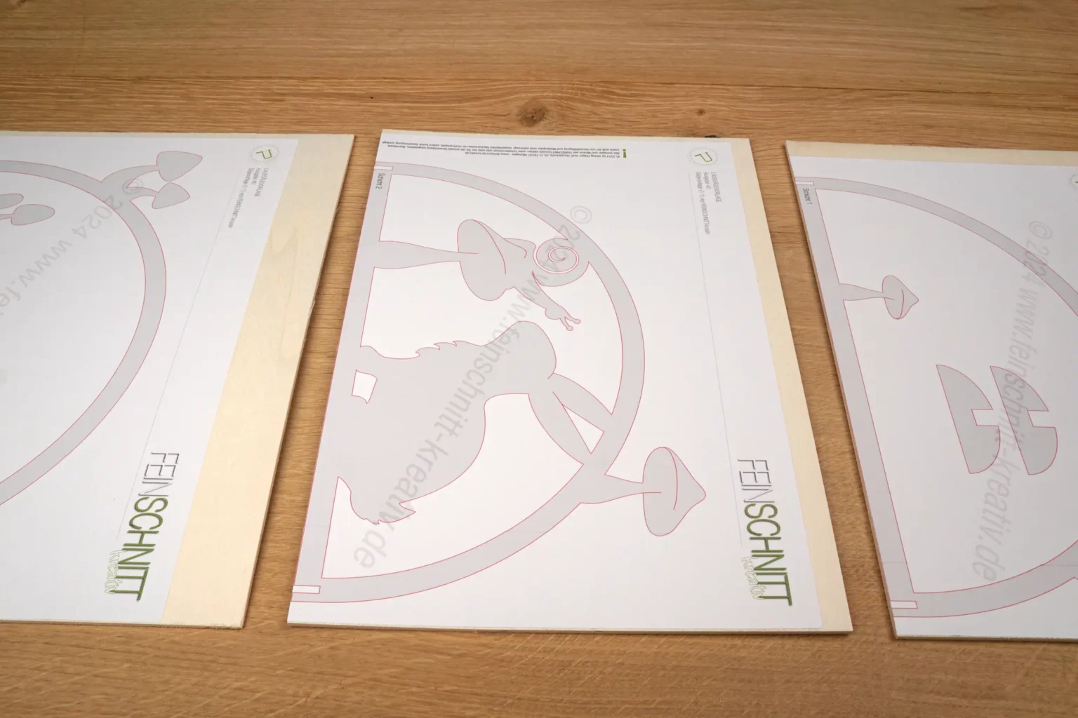 40-02-herbstbegegnung-deko-laubsaege-dekupiersaege-vorlage-zuschneiden-buendig-an-materialkante-aufkleben