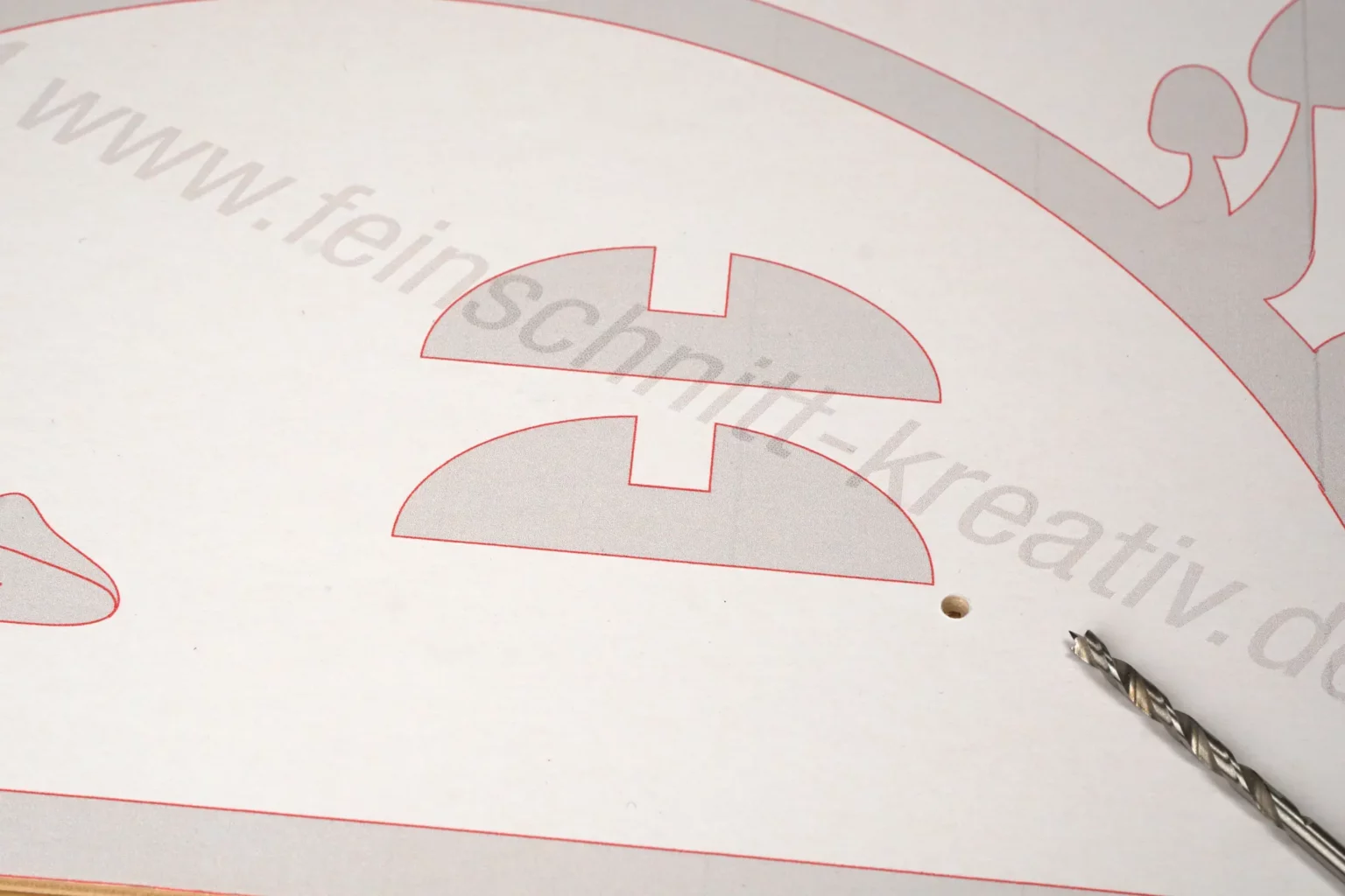 40-03-herbstbegegnung-deko-laubsaege-dekupiersaege-vorlage-saegeblattdurchfuehrungen-bohren