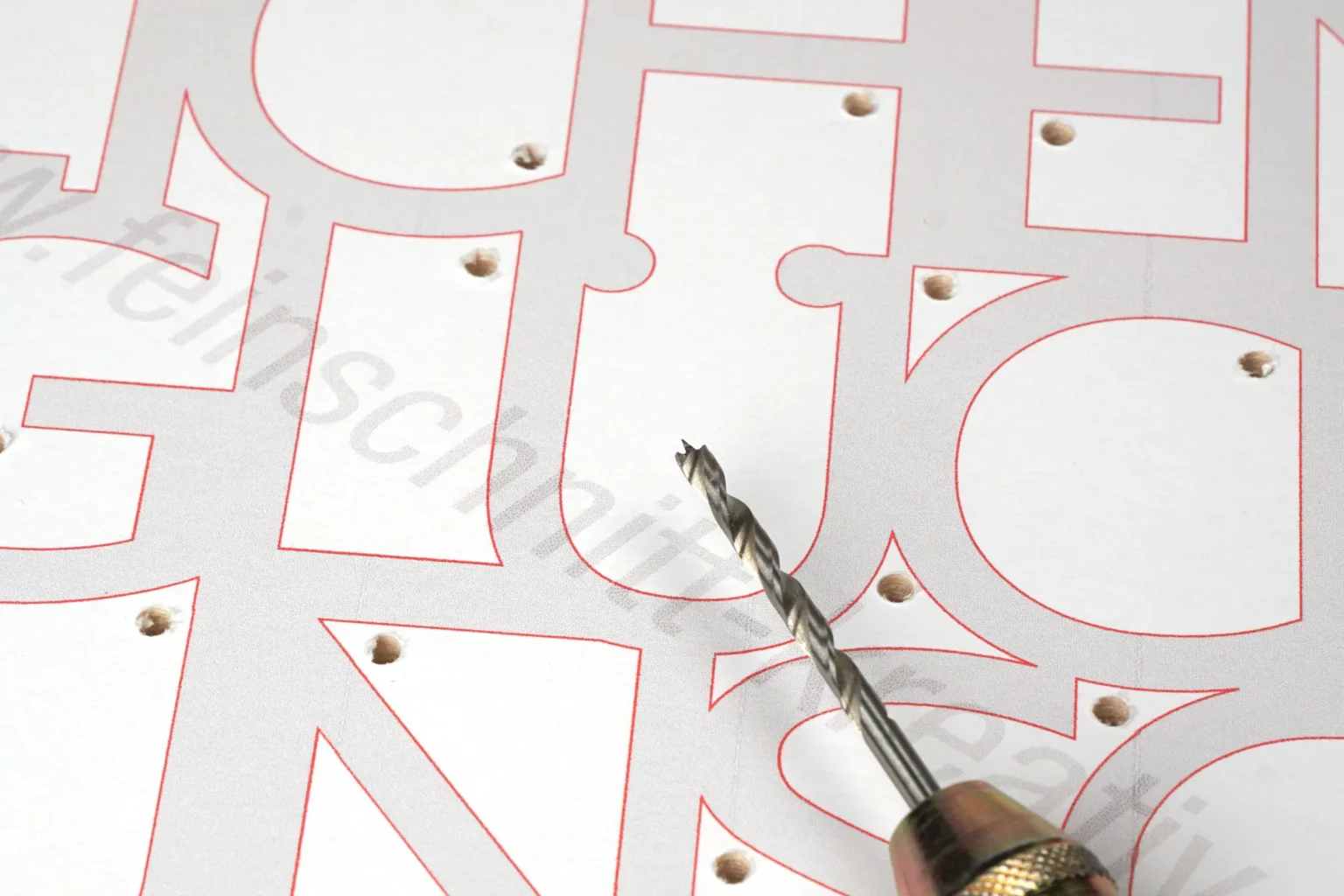 40-03-herzlichen-glueckwunsch-schriftzug-deko-laubsaege-dekupiersaege-vorlage-saegeblattdurchfuehrungen-bohren