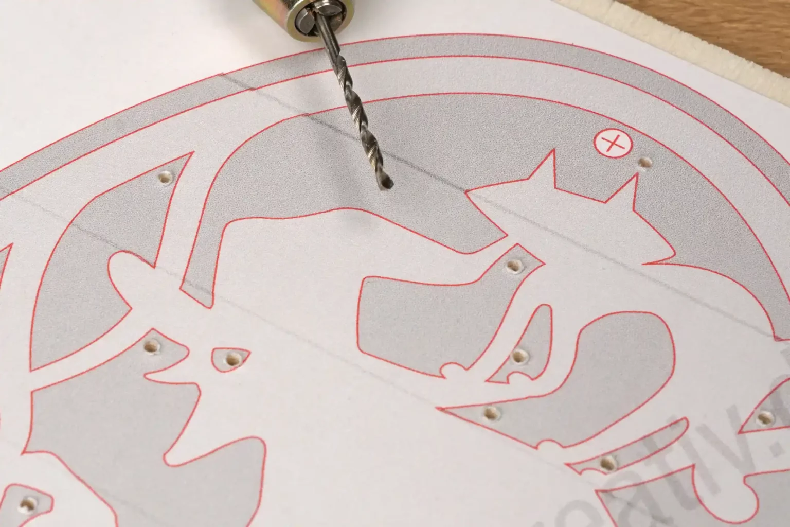 40-04-hexenkessel-halloween-deko-laubsaege-dekupiersaege-vorlage-saegeblattdurchfuehrungen-bohren