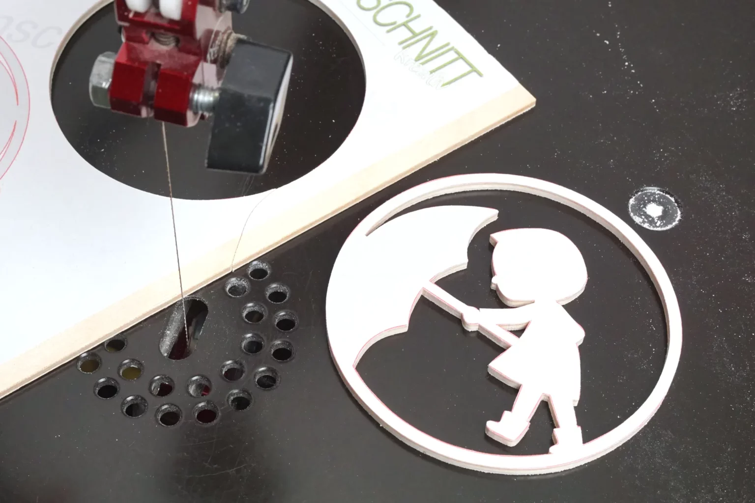 40-04-regentage-herbst-aufhaegner-laubsaege-dekupiersaege-vorlage-aussenkontur-saegen