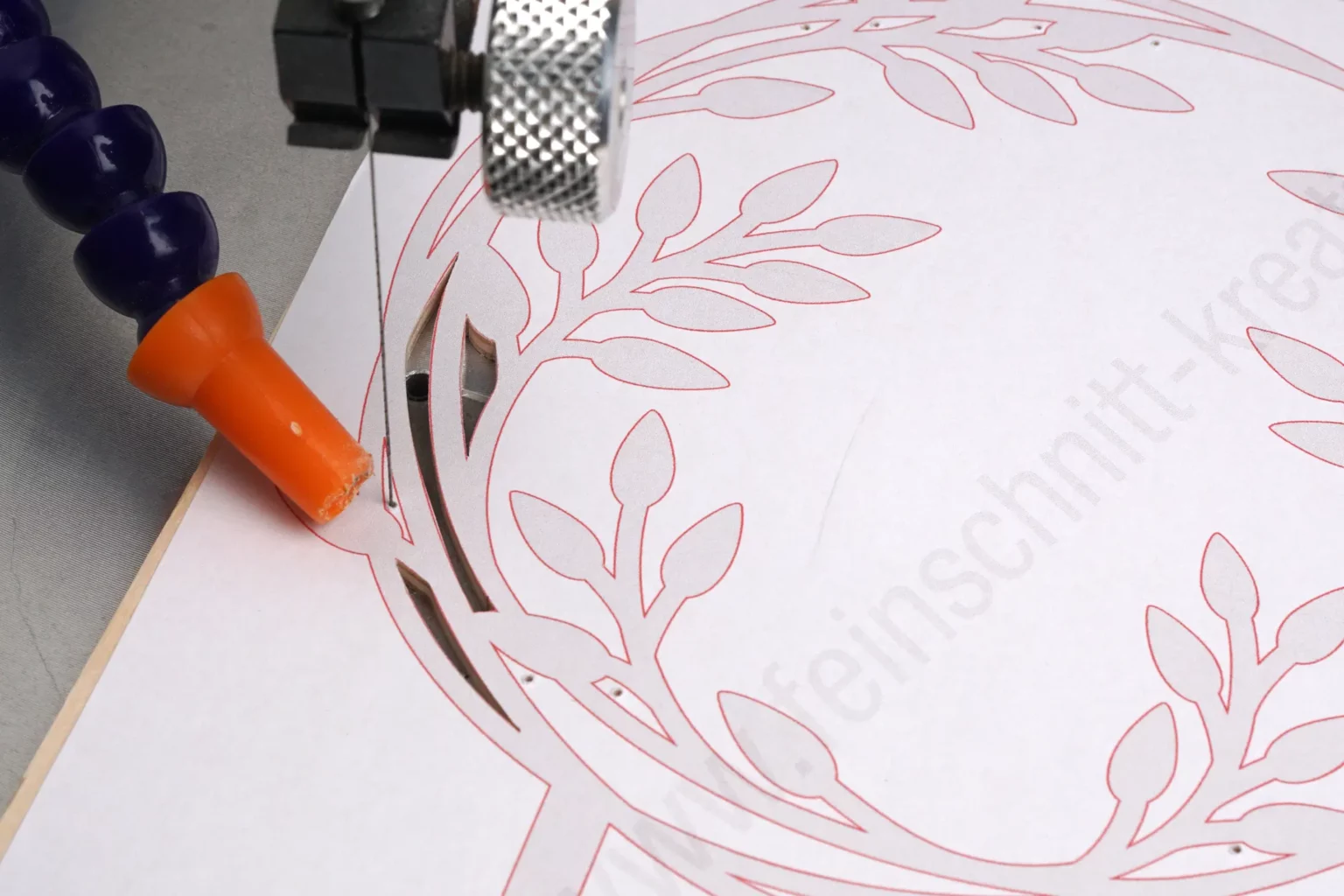 40-05-tortentopper-feiern-deko-laubsaege-dekupiersaege-vorlage-innenschnitte-saegen