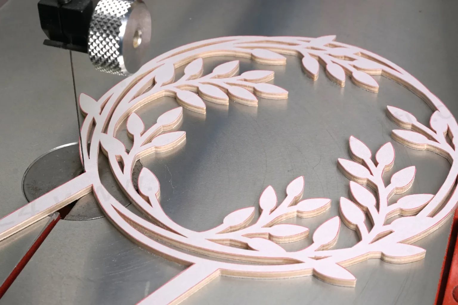 40-06-tortentopper-feiern-deko-laubsaege-dekupiersaege-vorlage-aussenkontur-saegen