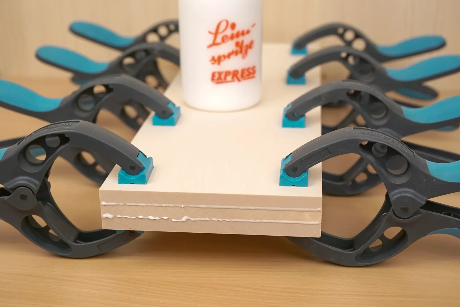 08-01-heisse-flitzer-holzautos-spielzeug-laubsaege-dekupiersaege-vorlage-drei-massivhoelzer-flaechig-verleimen-traegerkern