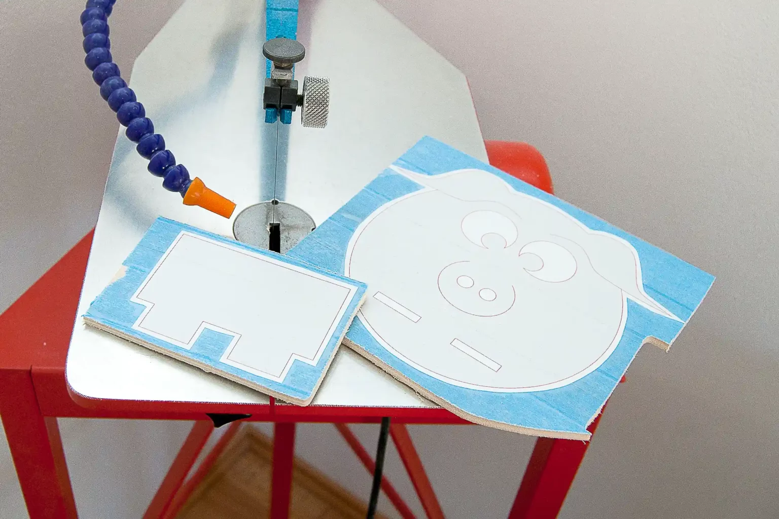 08-02a-tierische-handyhalter-deko-diy-laubsaege-dekupiersaege-vorlage-sperrholzplatte-teilen