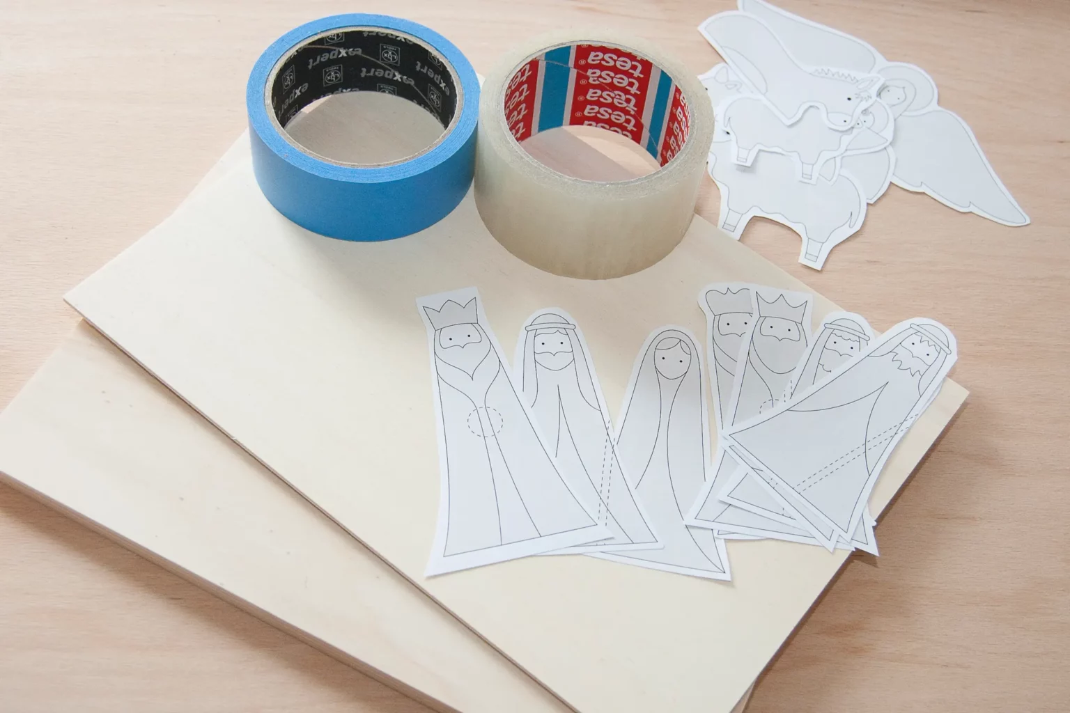 09-01-ein-buntes-weihnachtskrippen-set-laubsaege-dekupiersaege-vorlage-sperrholz-vorlage-kopieren-zuschneiden-blue-tape