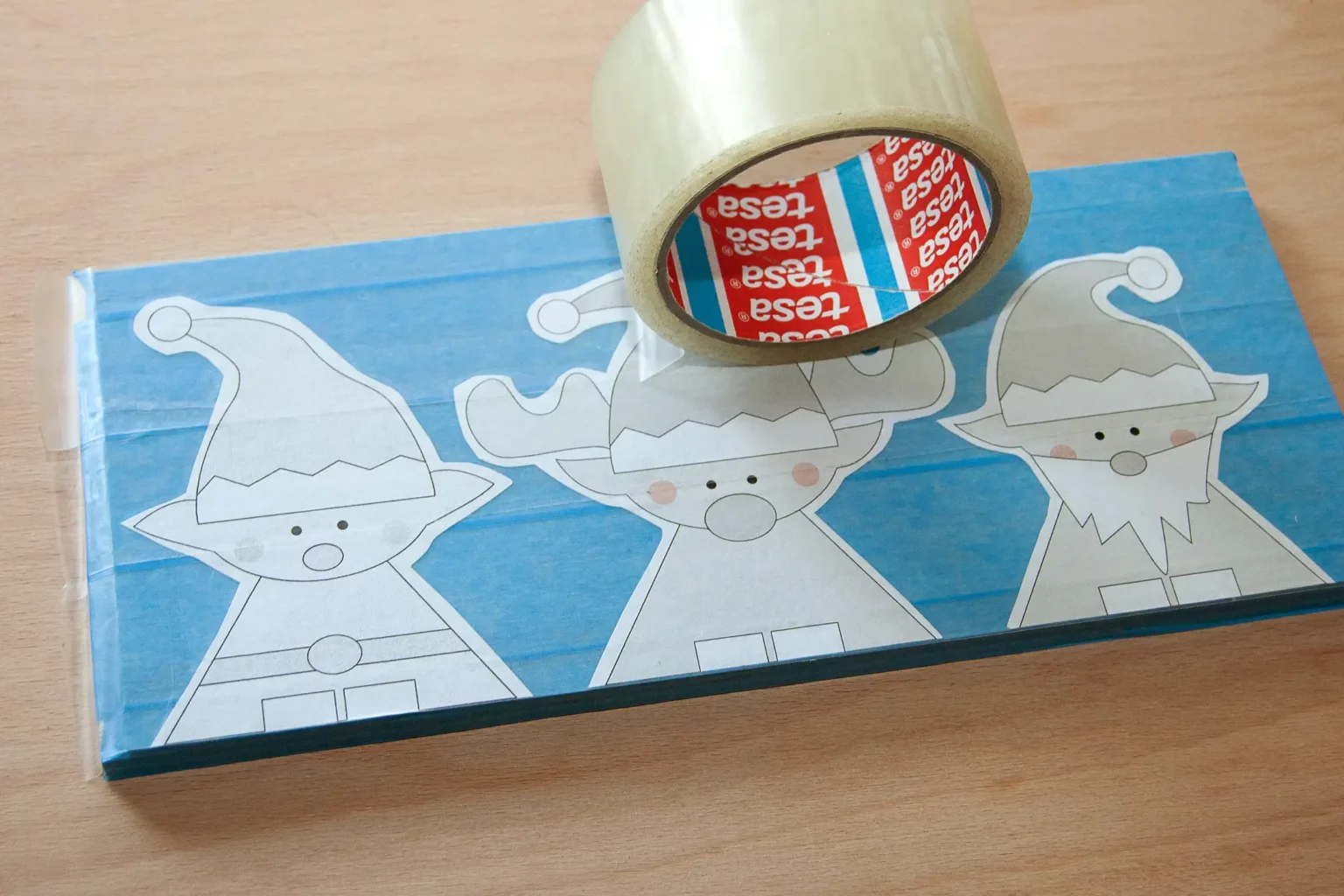 09-01b-the-elf-on-the-shelf-deko-weihnachten-laubsaege-dekupiersaege-vorlage-oberflaeche-blue-tape-bekleben-vorlage-aufkleben-ueberkleben