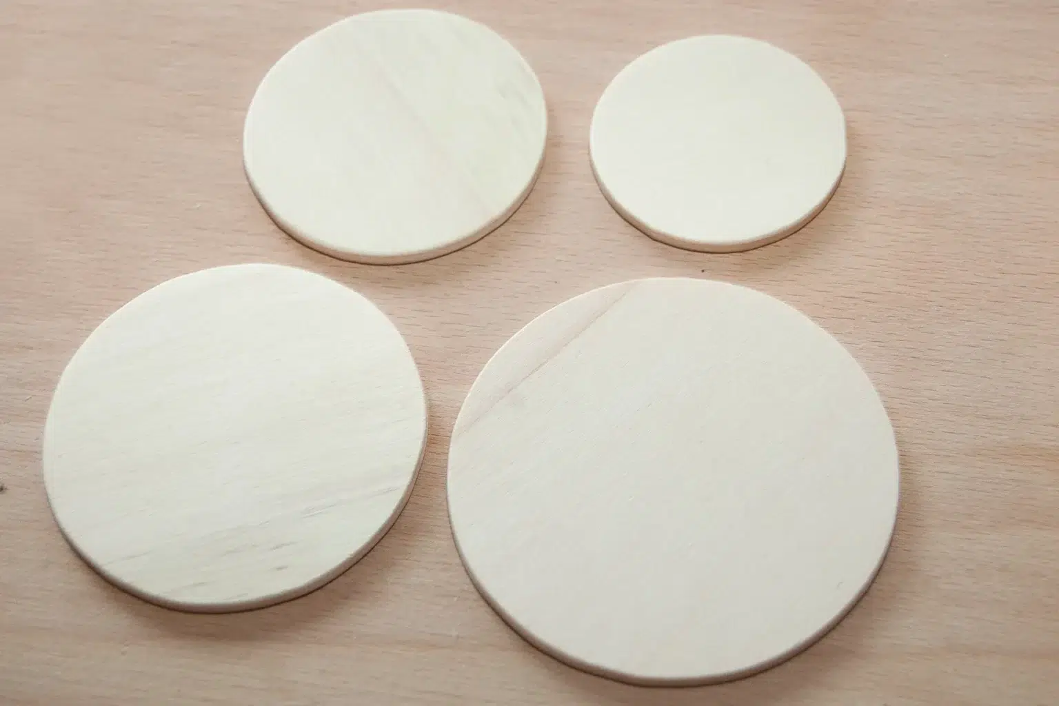 09-02-adventskalender-1-2-3-laubsaege-dekupiersaege-vorlage-mittelteile-saegen-verputzen