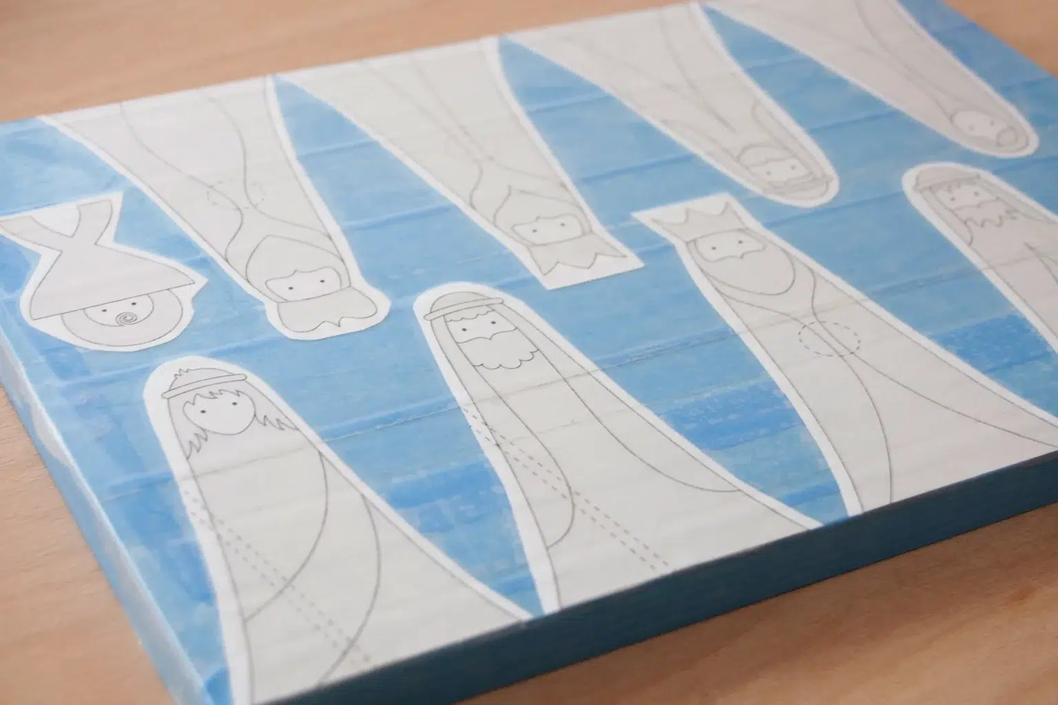 09-03-ein-buntes-weihnachtskrippen-set-laubsaege-dekupiersaege-vorlage-stapel-blue-tape-bekleben-vorlage-aufkleben-ueberkleben