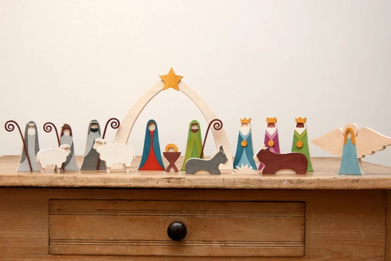 09-titel-05-ein-buntes-weihnachtskrippen-set-laubsaege-dekupiersaege-vorlage