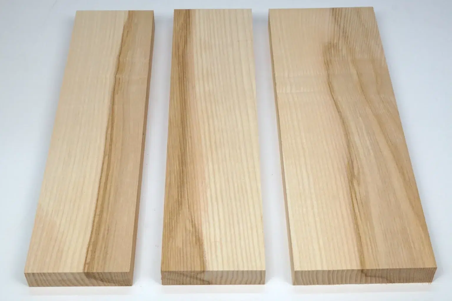 10-01-kuechenhelfer-feinschnitt-bandsaege-dekupiersaege-vorlage-20-mm-massivholz-bereit-legen