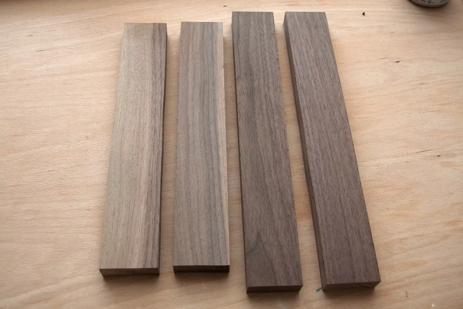 10-01-papillon-wanddeko-schmetterlinge-laubsaege-dekupiersaege-vorlage-massivholz-rahmenteile-zusaegen