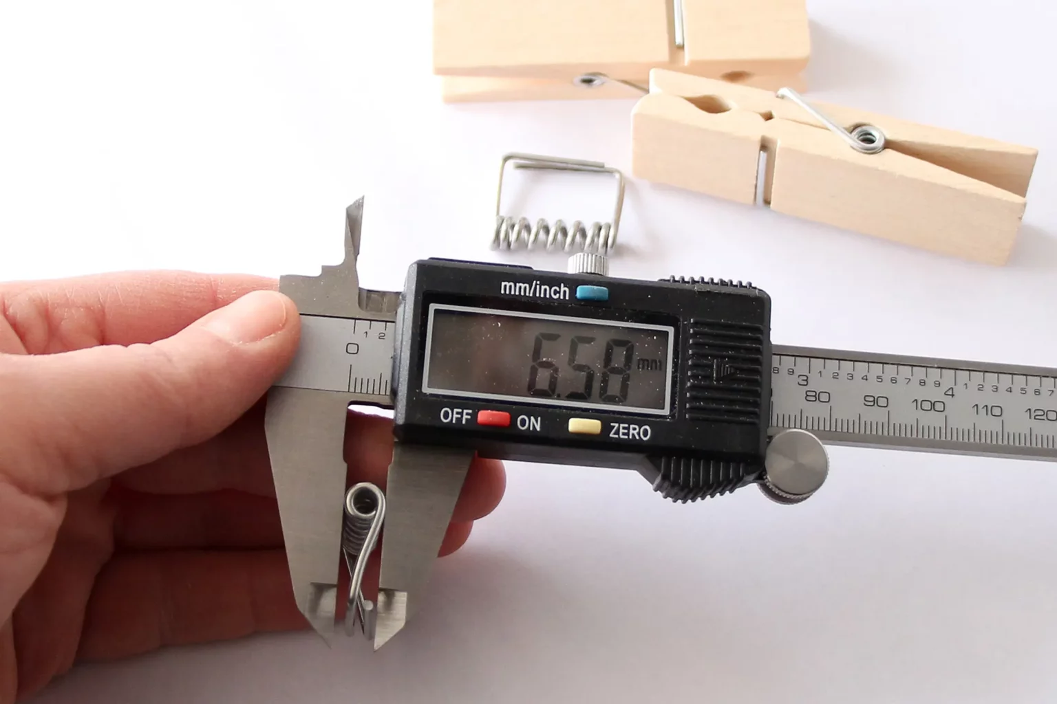 10-02b-drachenzauber-klammertier-deko-laubsaege-dekupiersaege-vorlage-bohrergroesse-ermitteln-klammeraufnahme