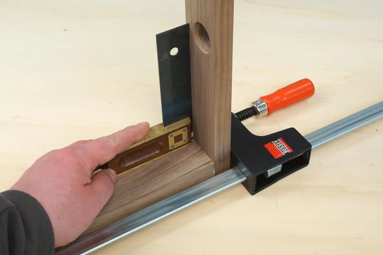 10-04-papillon-wanddeko-schmetterlinge-laubsaege-dekupiersaege-vorlage-teile-verspannen-rechten-winkel-pruefen