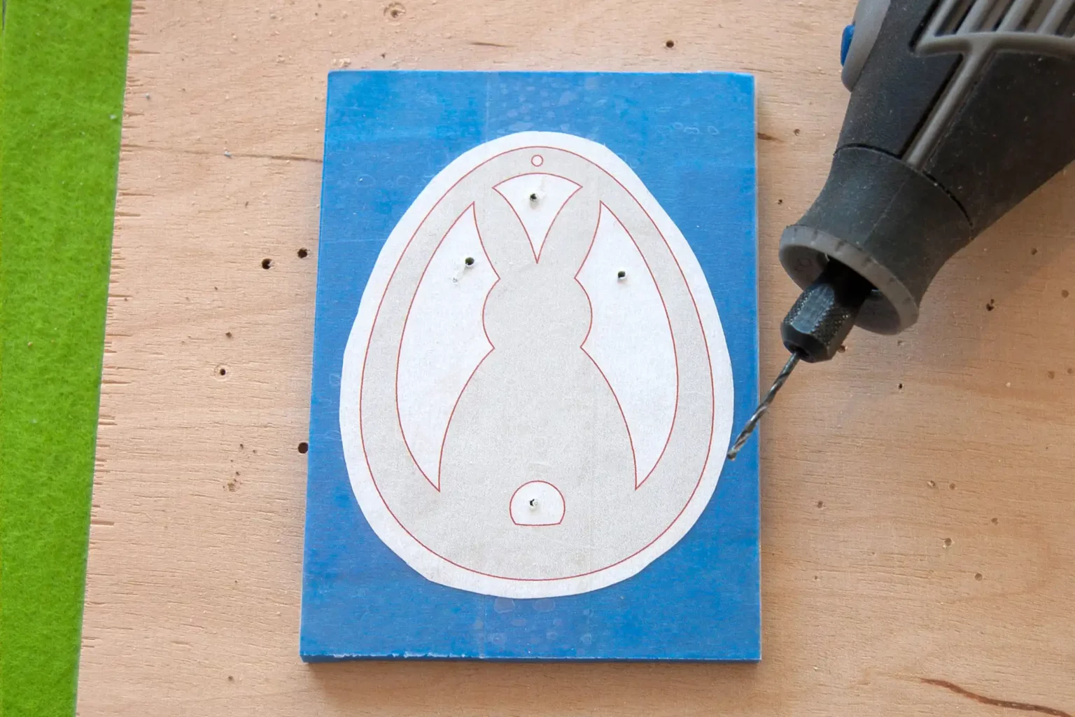 10-05-ei-ei-ei-ostern-anhaenger-laubsaege-dekupiersaege-vorlage-saegeblattdurchfuehrung-bohren