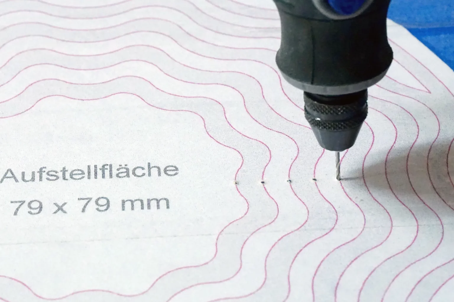 10-05-spirografisch-segmentschale-deko-laubsaege-dekupiersaege-vorlage-saegeblattdurchfuehrungen-bohren-auf-linie