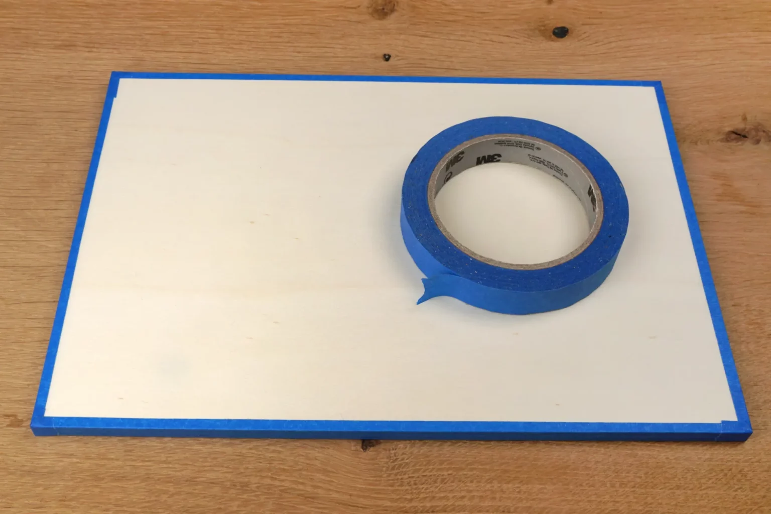 41-02-schwungvolle-tannenbaeume-weihnachten-deko-laubsaege-dekupiersaege-vorlage-sperrholz-blue-tape-stapel-verbinden